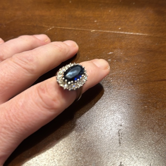 Beautiful women’s ring. Steel with large blue stone - Picture 2 of 4